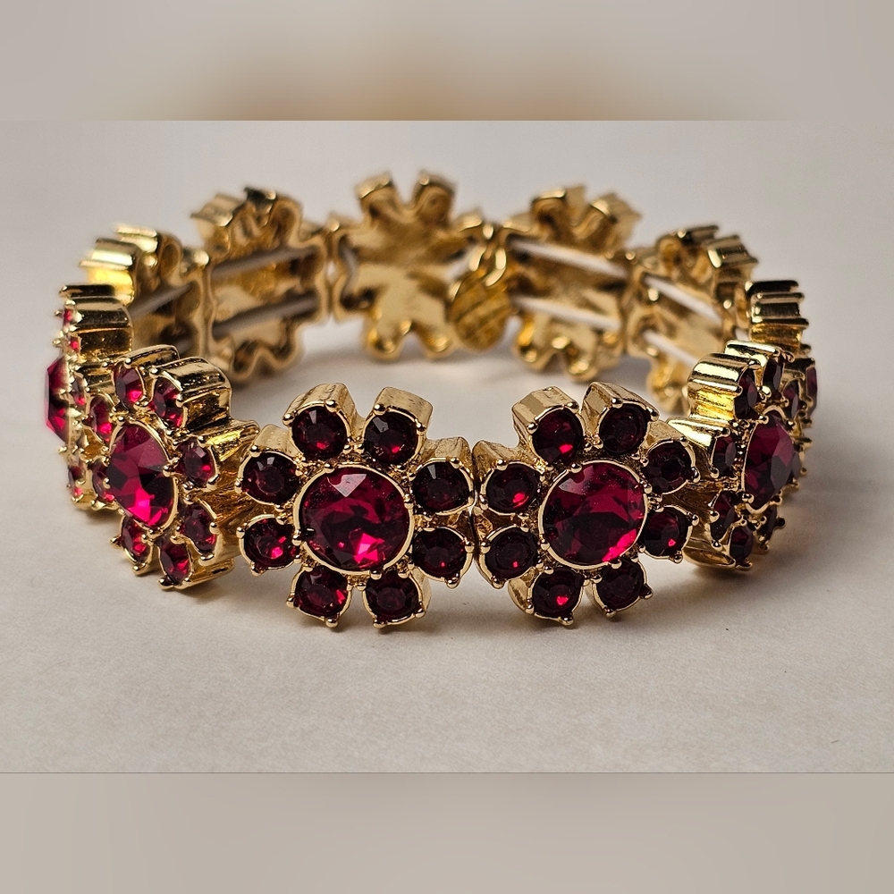 [TALBOTS] Gold and Red Flower Gemstone Stretch Bracelet